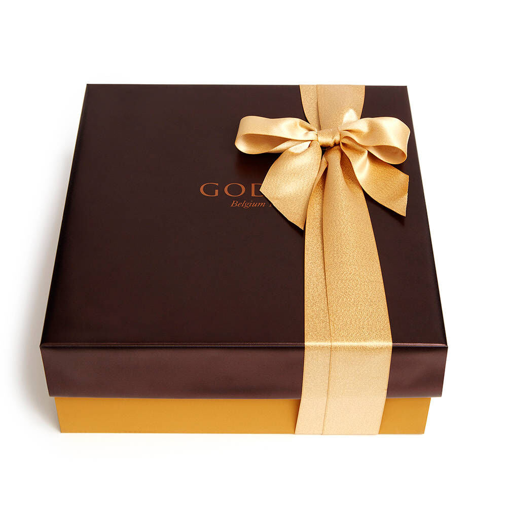 Milk Chocolate Cocoa & Mug Gift Set, Gold Ribbon